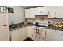 Kitchen of 1939 Beaver Street E, Fruitvale V0G 1L0 - 
