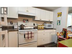Kitchen of 1939 Beaver Street E, Fruitvale V0G 1L0 - 