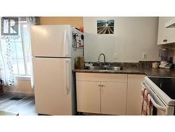 Kitchen of 1939 Beaver Street E, Fruitvale V0G 1L0 - 