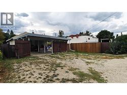 Carport / Parking of 1939 Beaver Street E, Fruitvale V0G 1L0 - 