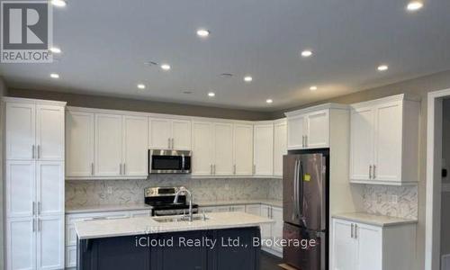 42 MILT SCHMIDT STREET , Kitchener, Ontario N2R 0T2 5