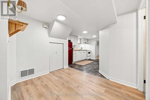 LOWER - 17 ARDEN CRESCENT , Toronto, Ontario M1L 3R6 5