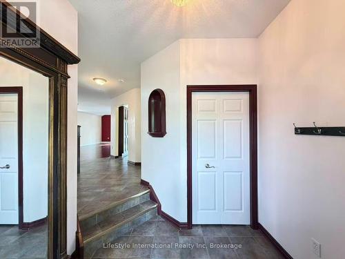 MAIN UNIT - 16 LYNCH CIRCLE , Guelph (Pineridge/Westminster Woods), Ontario N1L 1R5 3