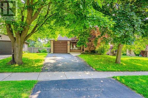 40 FERMAN DRIVE , Guelph (Willow West/Sugarbush/West Acres), Ontario N1H 7E1 2
