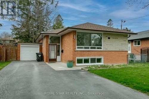 UPPER - 114 WINCOTT DRIVE , Toronto, Ontario M9P 2P6 2