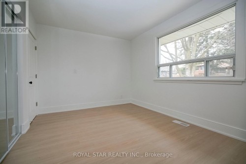 UPPER - 114 WINCOTT DRIVE , Toronto, Ontario M9P 2P6 5