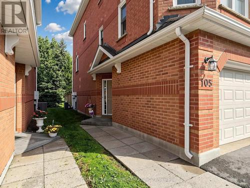 105 - 105 Leah Crescent, Vaughan, ON 