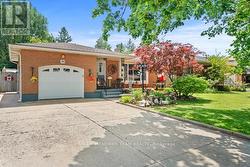 33 MEADOWBROOK CRESCENT  St. Catharines (Carlton/Bunting), ON L2M 7G8