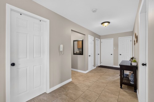 Mud Room - 265 10E Avenue N., Sherbrooke (Fleurimont), QC 