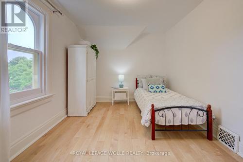 25 Central Street, Waterloo, ON 