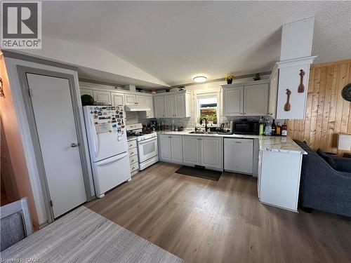 17 Hemlock Crescent Pvt Crescent, Puslinch, ON 