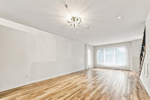 Living Room - 4510 Rue La Perrière, Longueuil (Saint-Hubert), QC 