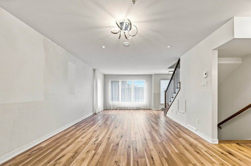 Living Room - 4510 Rue La Perrière, Longueuil (Saint-Hubert), QC 