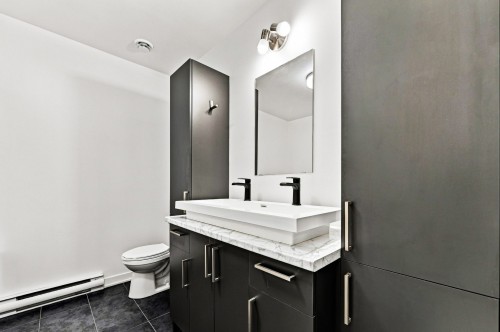 Bathroom - 4510 Rue La Perrière, Longueuil (Saint-Hubert), QC 