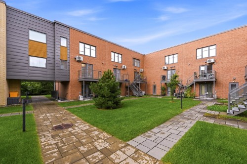 Courtyard - 4510 Rue La Perrière, Longueuil (Saint-Hubert), QC 