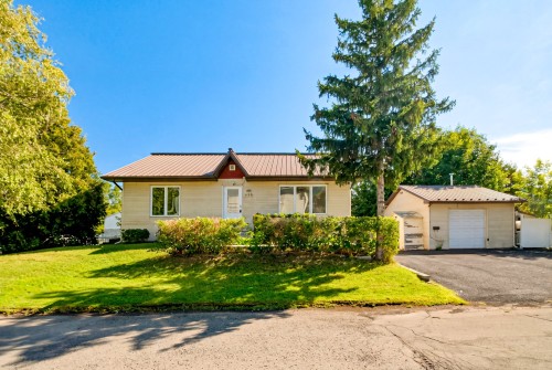 430 Rue Riendeau  Saint-Jean-Sur-Richelieu, QC J2X 5G2