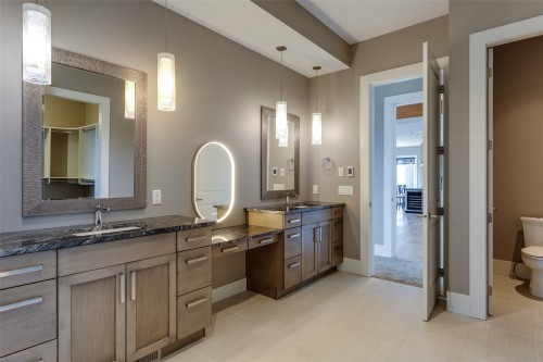 1002 Hewetson Avenue, Kelowna, BC 