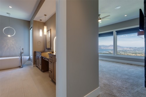 1002 Hewetson Avenue, Kelowna, BC 