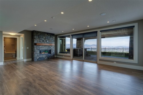 1002 Hewetson Avenue, Kelowna, BC 