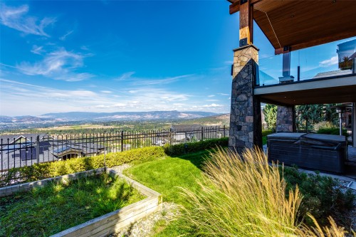 1002 Hewetson Avenue, Kelowna, BC 