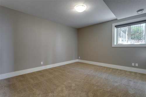1002 Hewetson Avenue, Kelowna, BC 