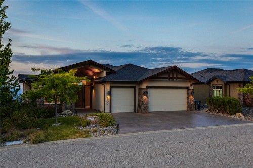 1002 Hewetson Avenue, Kelowna, BC 