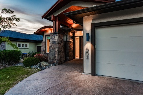 1002 Hewetson Avenue, Kelowna, BC 