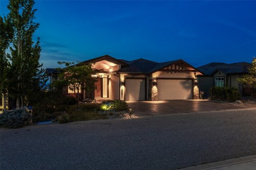 1002 Hewetson Avenue, Kelowna, BC 
