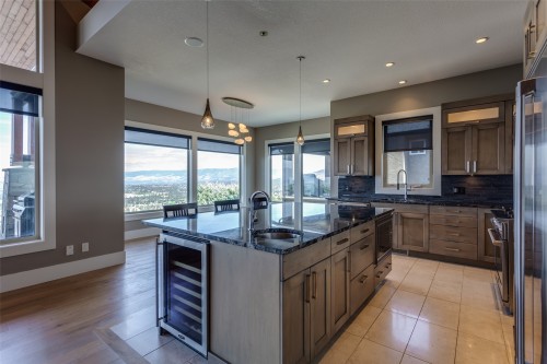 1002 Hewetson Avenue, Kelowna, BC 