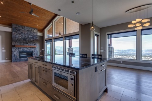 1002 Hewetson Avenue, Kelowna, BC 
