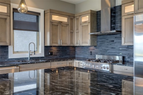 1002 Hewetson Avenue, Kelowna, BC 