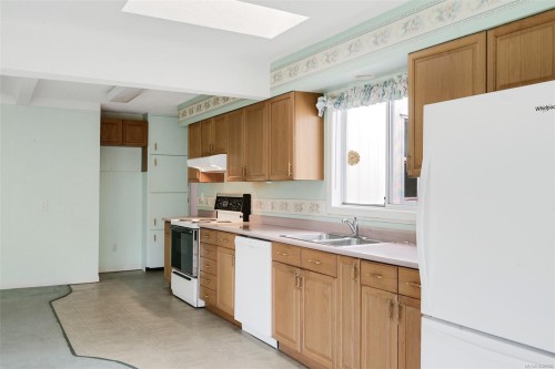 3345 Biscoe Dr, Saanich, BC 
