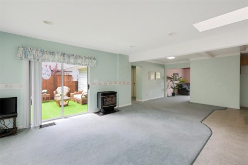 3345 Biscoe Dr, Saanich, BC 
