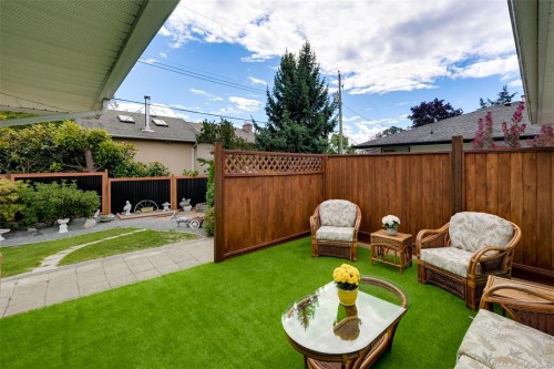 3345 Biscoe Dr, Saanich, BC 