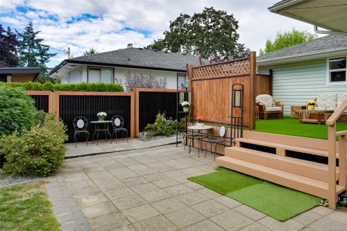 3345 Biscoe Dr, Saanich, BC 