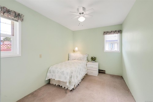 3345 Biscoe Dr, Saanich, BC 