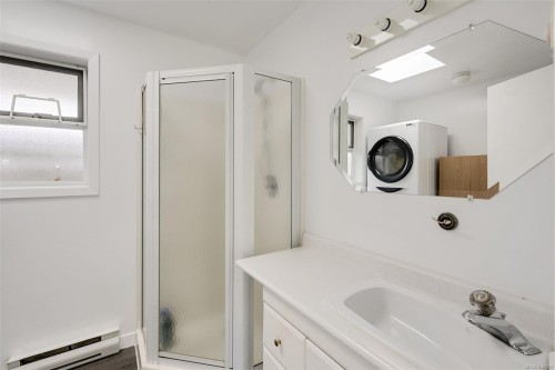 3345 Biscoe Dr, Saanich, BC 