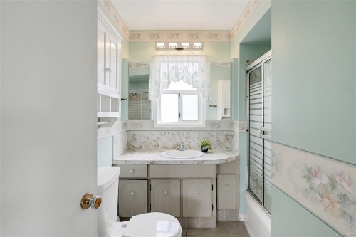 3345 Biscoe Dr, Saanich, BC 