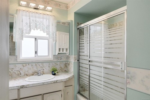 3345 Biscoe Dr, Saanich, BC 