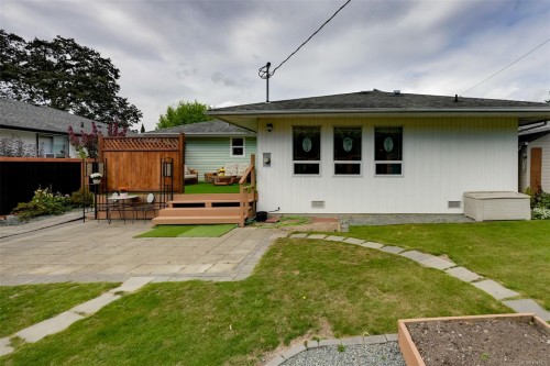 3345 Biscoe Dr, Saanich, BC 