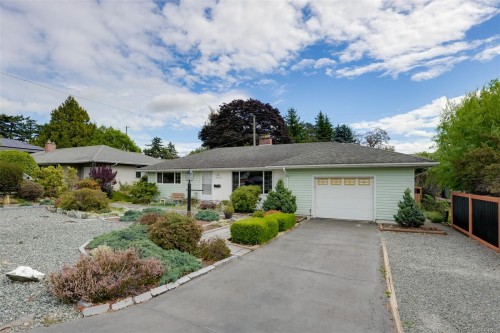 3345 Biscoe Dr, Saanich, BC 