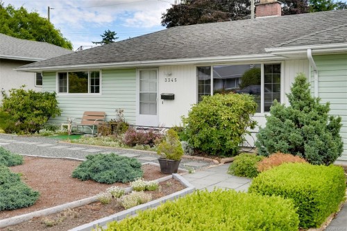 3345 Biscoe Dr, Saanich, BC 