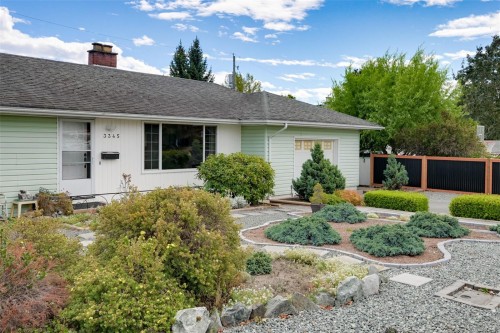3345 Biscoe Dr, Saanich, BC 