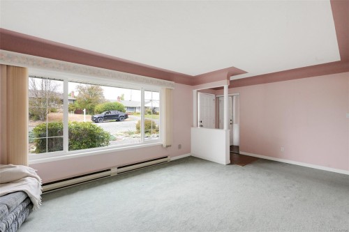 3345 Biscoe Dr, Saanich, BC 