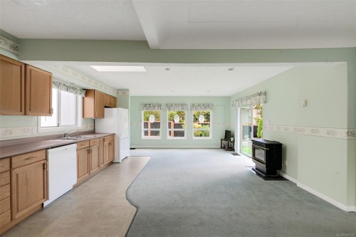 3345 Biscoe Dr, Saanich, BC 