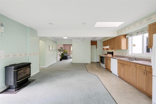 3345 Biscoe Dr, Saanich, BC 
