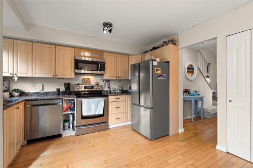 2253 Malaview Ave, Sidney, BC 