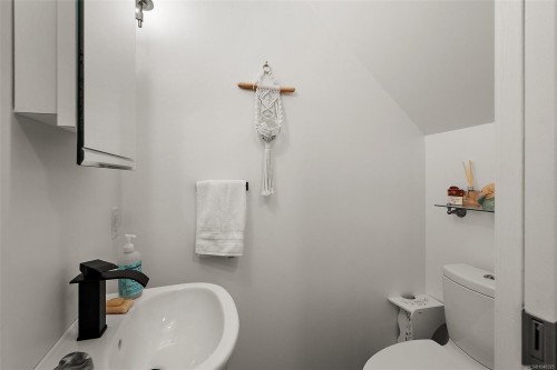 2253 Malaview Ave, Sidney, BC 