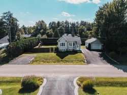 657 Rue Desmarais  L'Épiphanie, QC J5X 4L4
