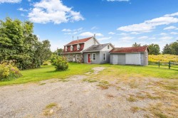 40 Ch. de Kilkenny  Saint-Hippolyte, QC J8A 3P3